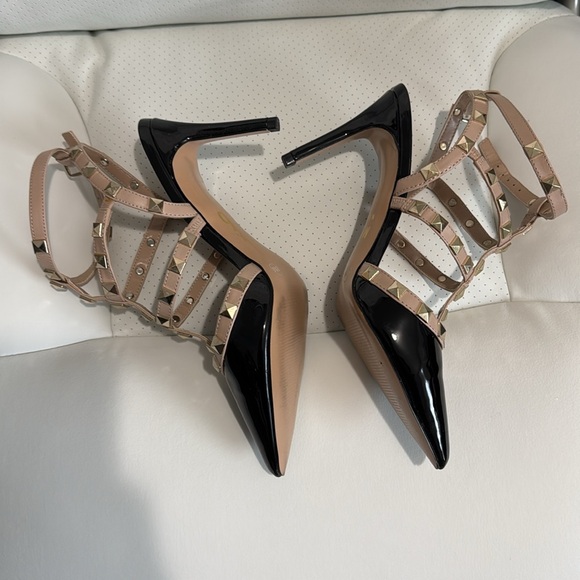 MAKE AN OFFER 🎉 Studded Heels - Picture 2 of 6